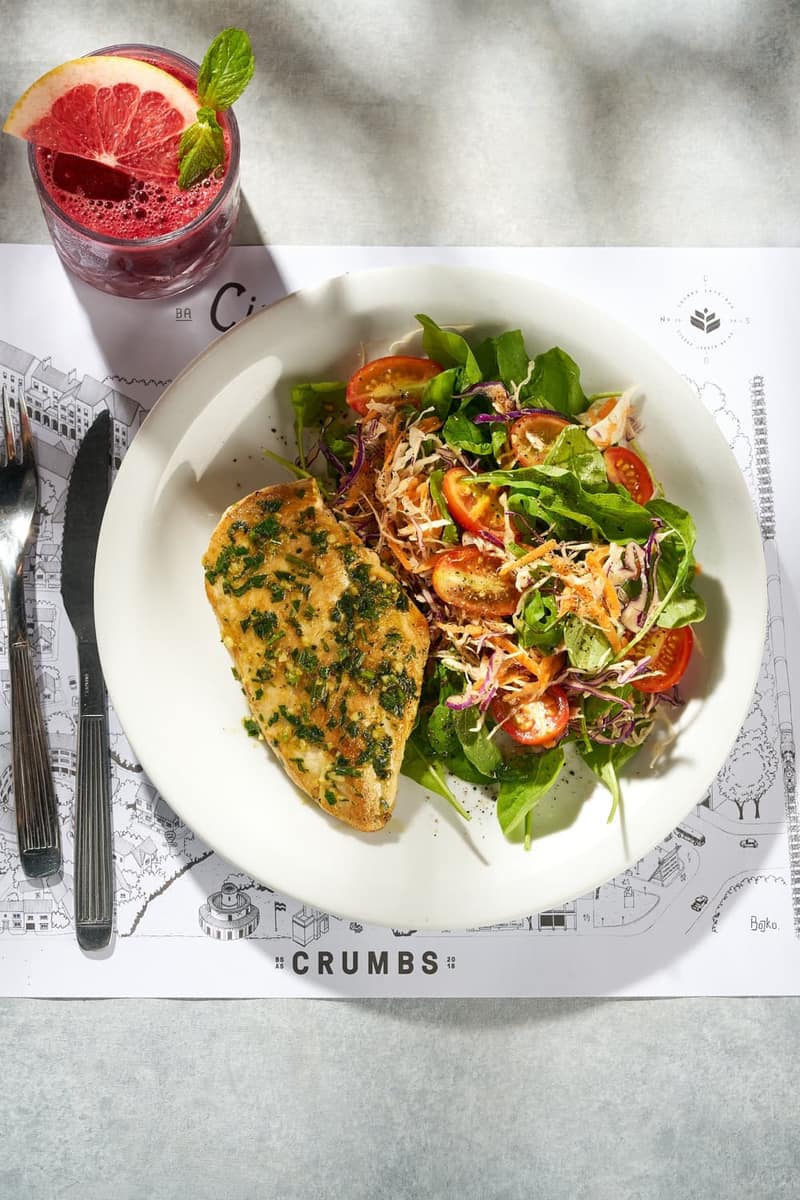 Suprema Grillé con Ensalada